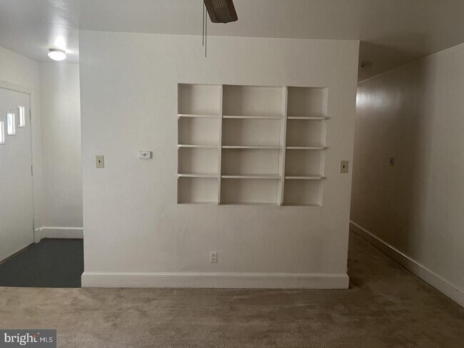 Building Photo - 4906 Hood Dr