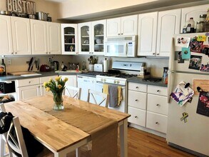 Building Photo - 2 Church Ave