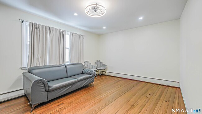 Building Photo - 243 Sunshine Cir