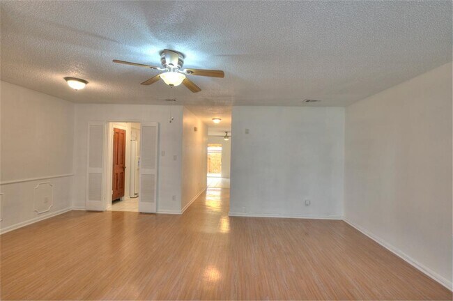 Building Photo - 1141 Country Pl Dr