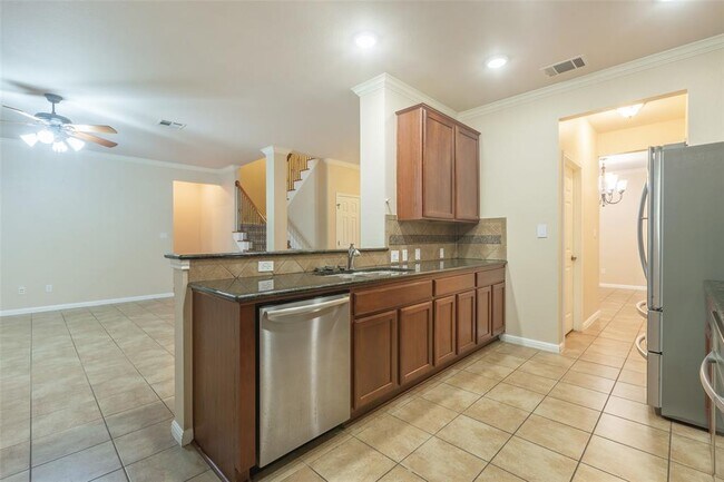 Building Photo - 4202 Fairmeadow Dr