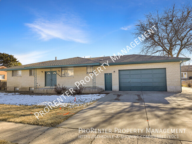 Primary Photo - Spacious 4 Bed, 3 Bath Clinton Home