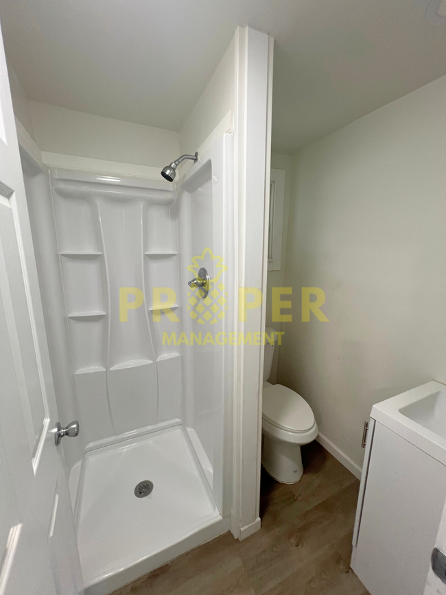 Building Photo - 3 bedrooms 2 bathrooms house for rent
