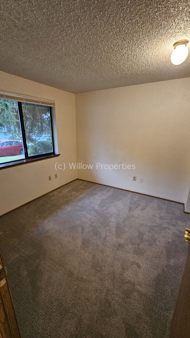 Building Photo - Two bedroom Puyallup Duplex