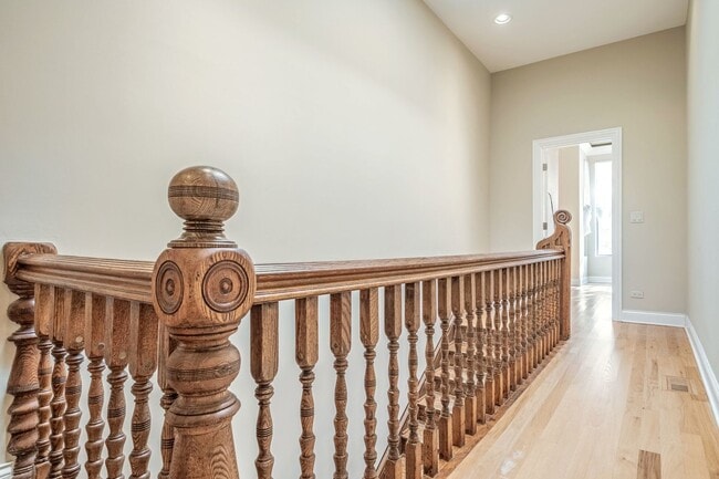 Building Photo - 2140 W Monroe St