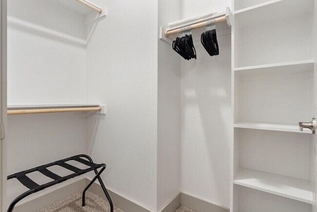 Building Photo - 12100 1/2 Ferrystone Glen Dr