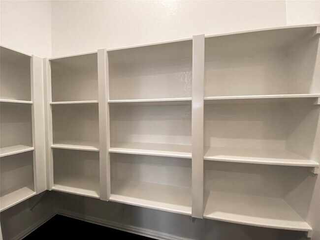 Building Photo - 31302 Whitfield Ct