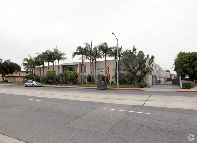 Building - Lark Apartments