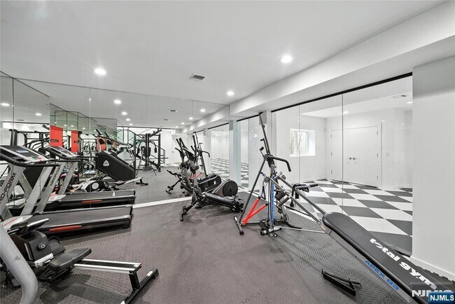 Building Photo - 44 Floral Terrace