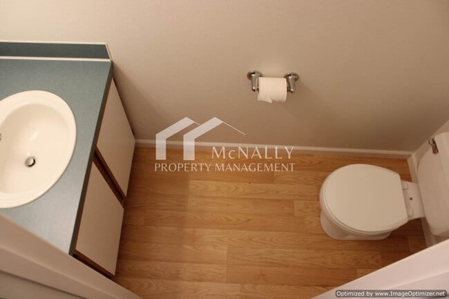 Building Photo - 2 Bedroom, 1.5 Bathroom Townhouse in Port ...