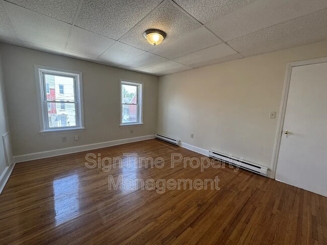 Building Photo - 61 E Franklin St