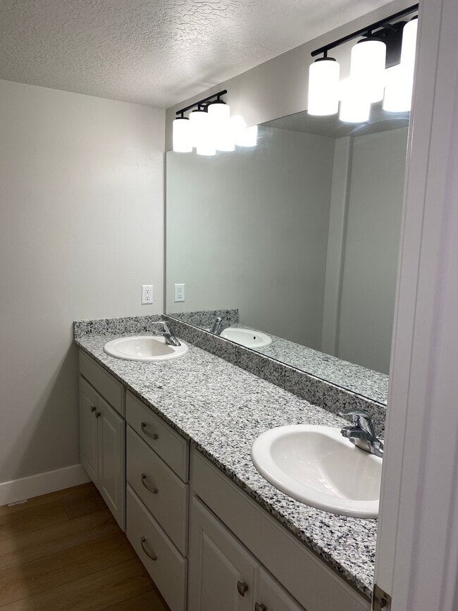 Building Photo - 204 W 480 S