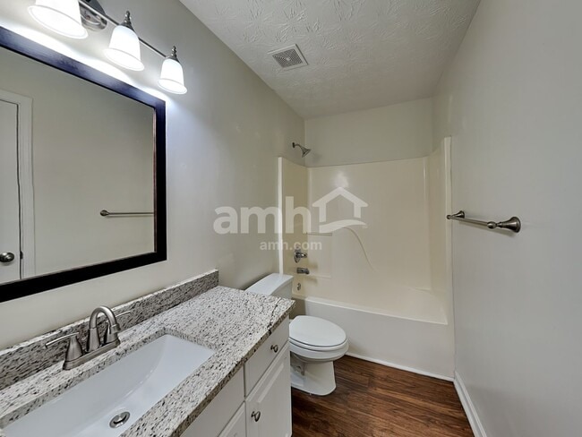 Building Photo - 18 Ludwick Ln