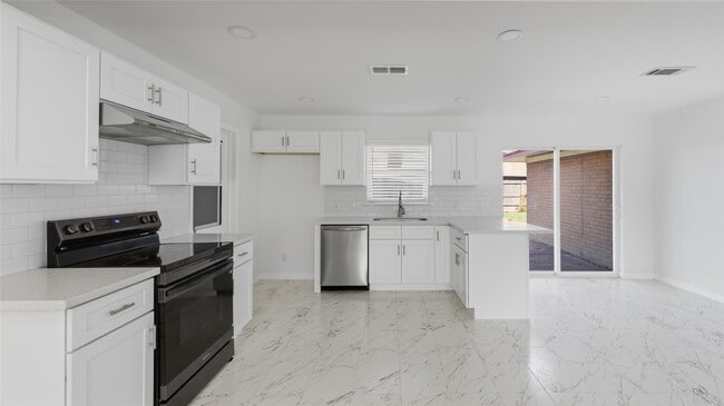 Building Photo - 9109 Lugary Dr