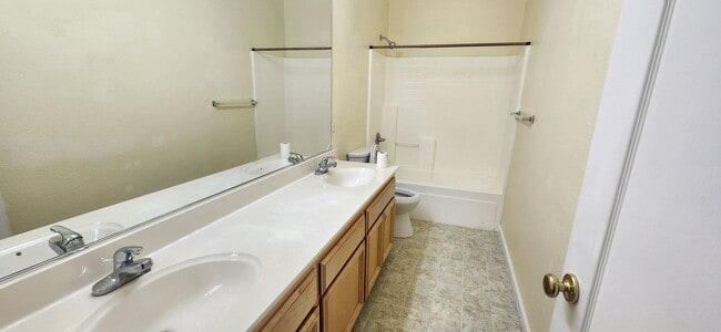 Building Photo - Large single story 4bd/3bath home in Elk Grove!!!