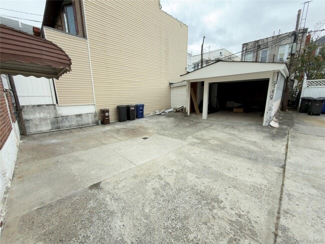 Building Photo - 1725 Paulding Ave