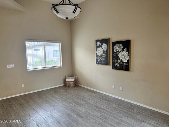 Building Photo - 8009 W Beck Ln