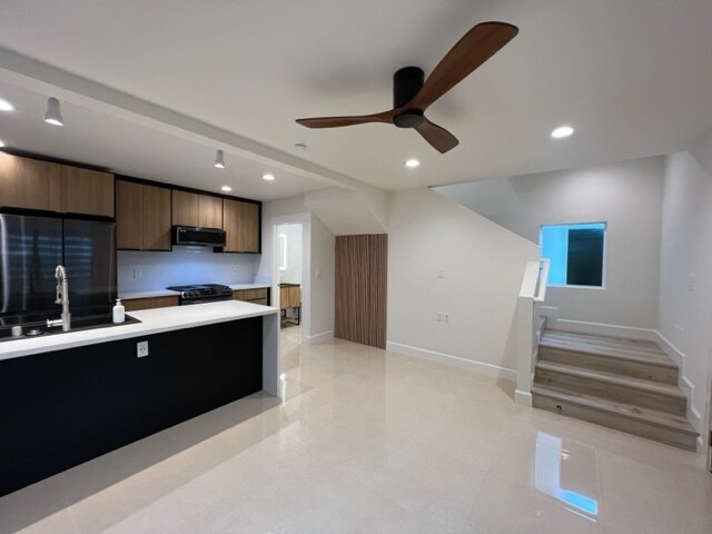 Building Photo - 638 Sycamore Dr