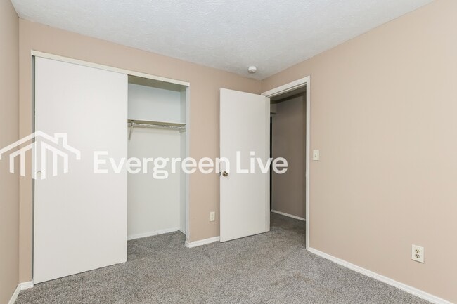 Building Photo - 2836 Miami Village Dr