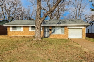 Building Photo - 933 Lebon Dr
