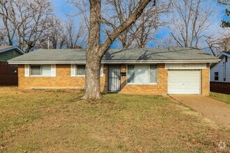 Building Photo - 933 Lebon Dr
