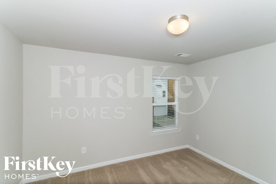 Building Photo - 325 Stoney Hollow Rd