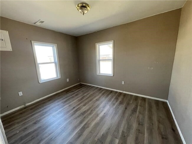 Building Photo - 225 Bright St