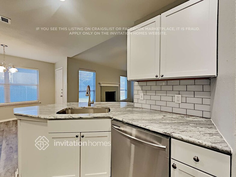 Building Photo - 3724 Periwinkle Dr