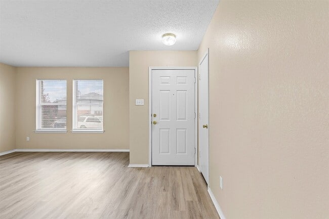 Building Photo - 13717 Canyon Ranch Rd