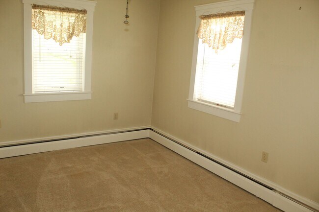 Building Photo - 653 Runkle Rd