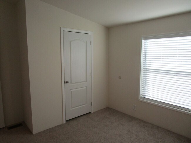 Building Photo - *APPLICATIONS PENDING* Brand New Manufactured Home - Water/Sewer/Electricity Provided!