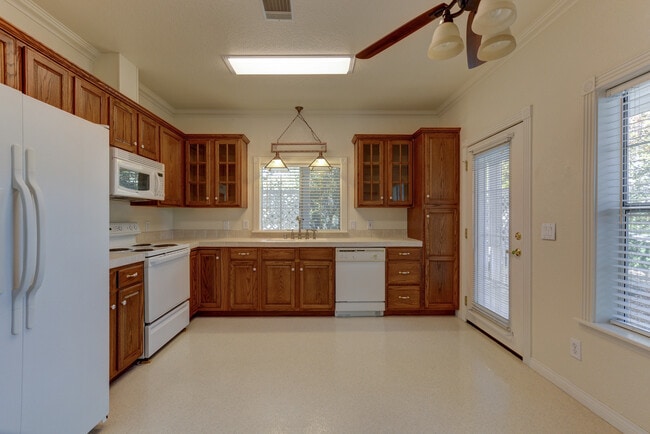 Building Photo - Home for rent in active 55+ community!