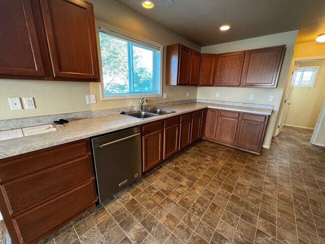 Building Photo - Dupont 3 bedroom Home for Rent