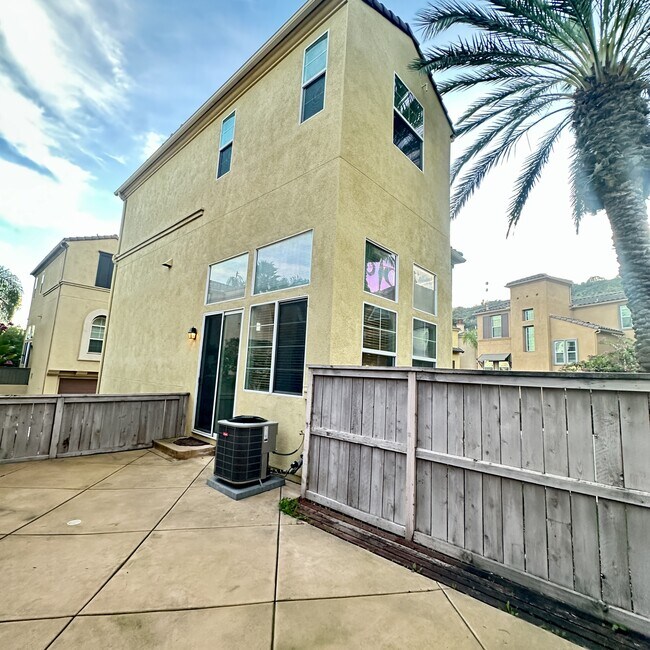 Building Photo - 2649 Villas Way