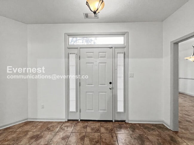 Building Photo - 2100 Shannon Cove