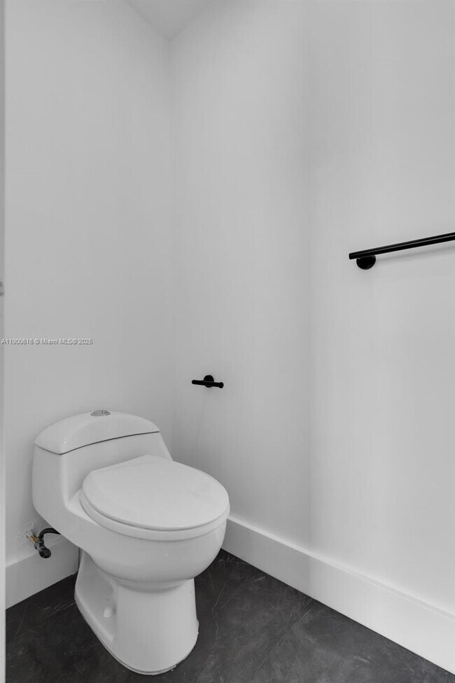 Building Photo - 425 SW 198th Terrace