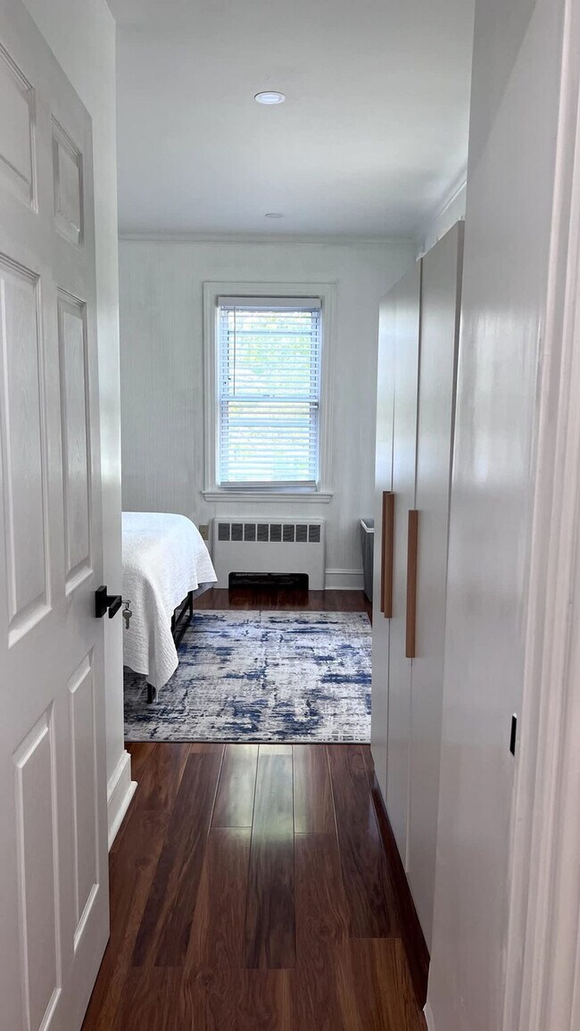 Building Photo - 21 Bullocks Point Ave