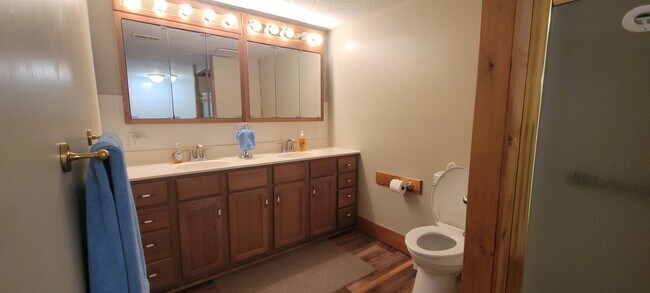 Building Photo - Short Term Lease, Fully furnished all utilities included