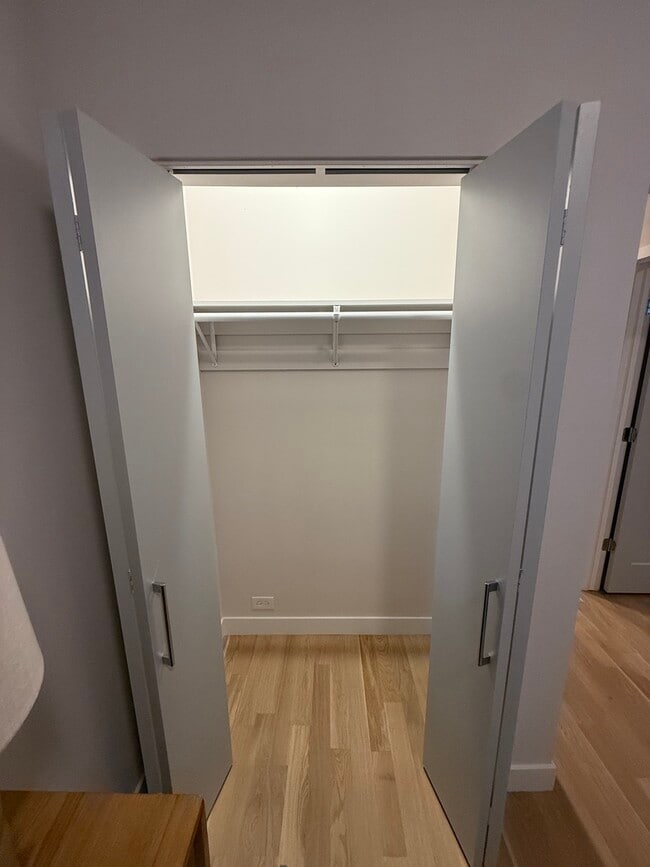 Building Photo - 1015 N California Ave