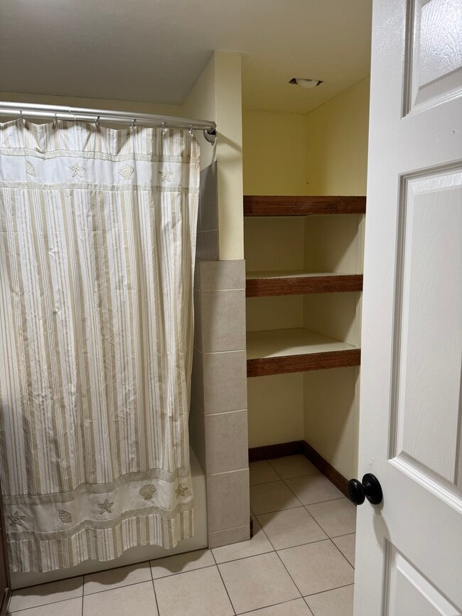 Building Photo - 422 E 200 N