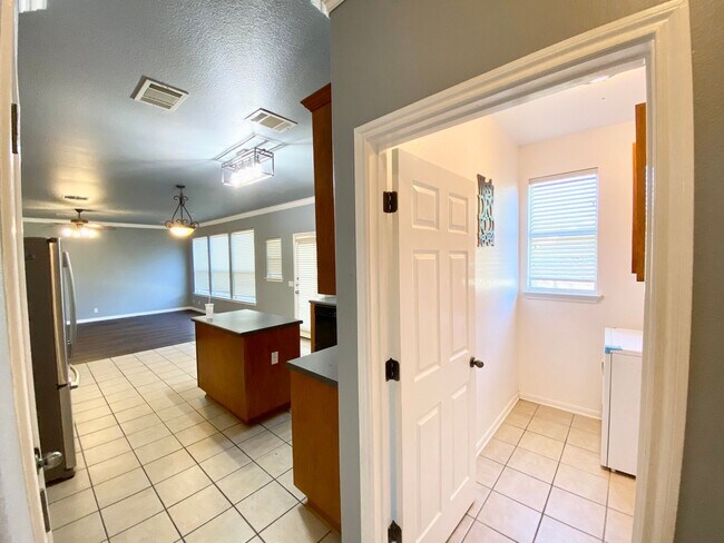 Building Photo - 20412 Farm Pond Ln
