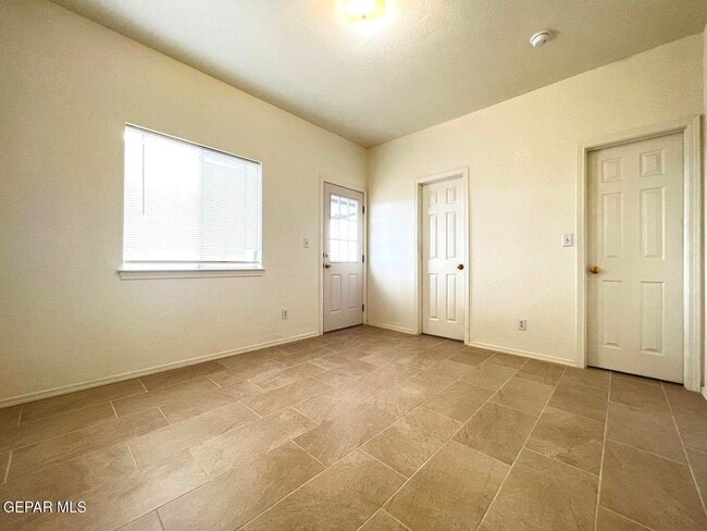 Building Photo - 5913 Cielo De Oro Pl