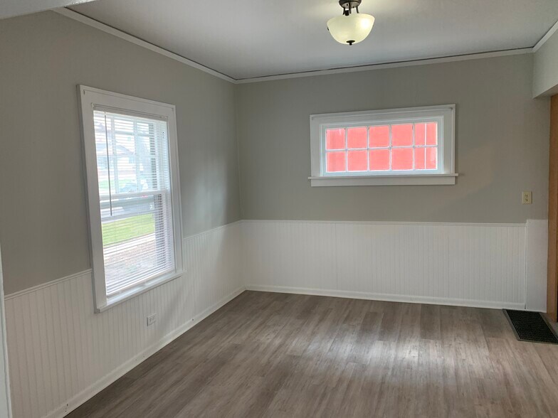 Building Photo - 8 Dean St NE