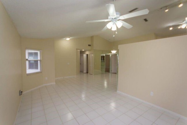 Building Photo - 1333 E Glen Oak Rd