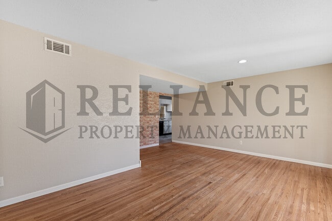 Building Photo - 1925 S Elizabeth