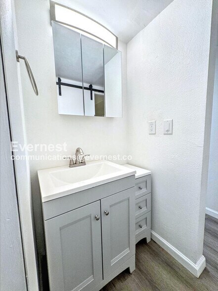 Building Photo - 5300 E Cherry Creek S Dr