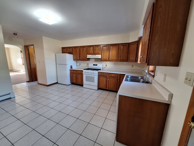 Building Photo - 145 Honeymoon St