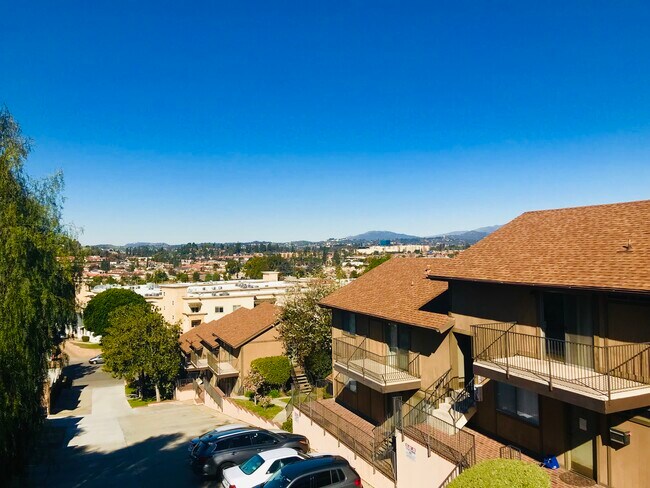 Building Photo - 422 S Garfield Ave