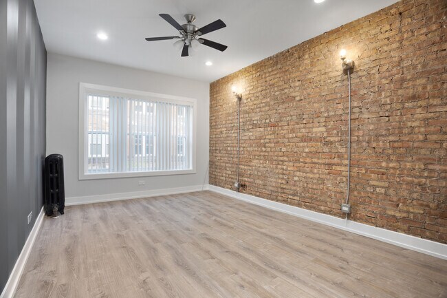 Building Photo - 6956 N Wolcott Ave