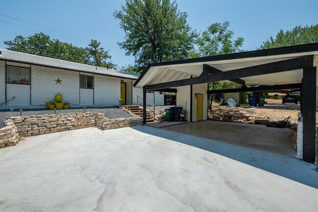 Building Photo - 1706 Elmhurst Dr